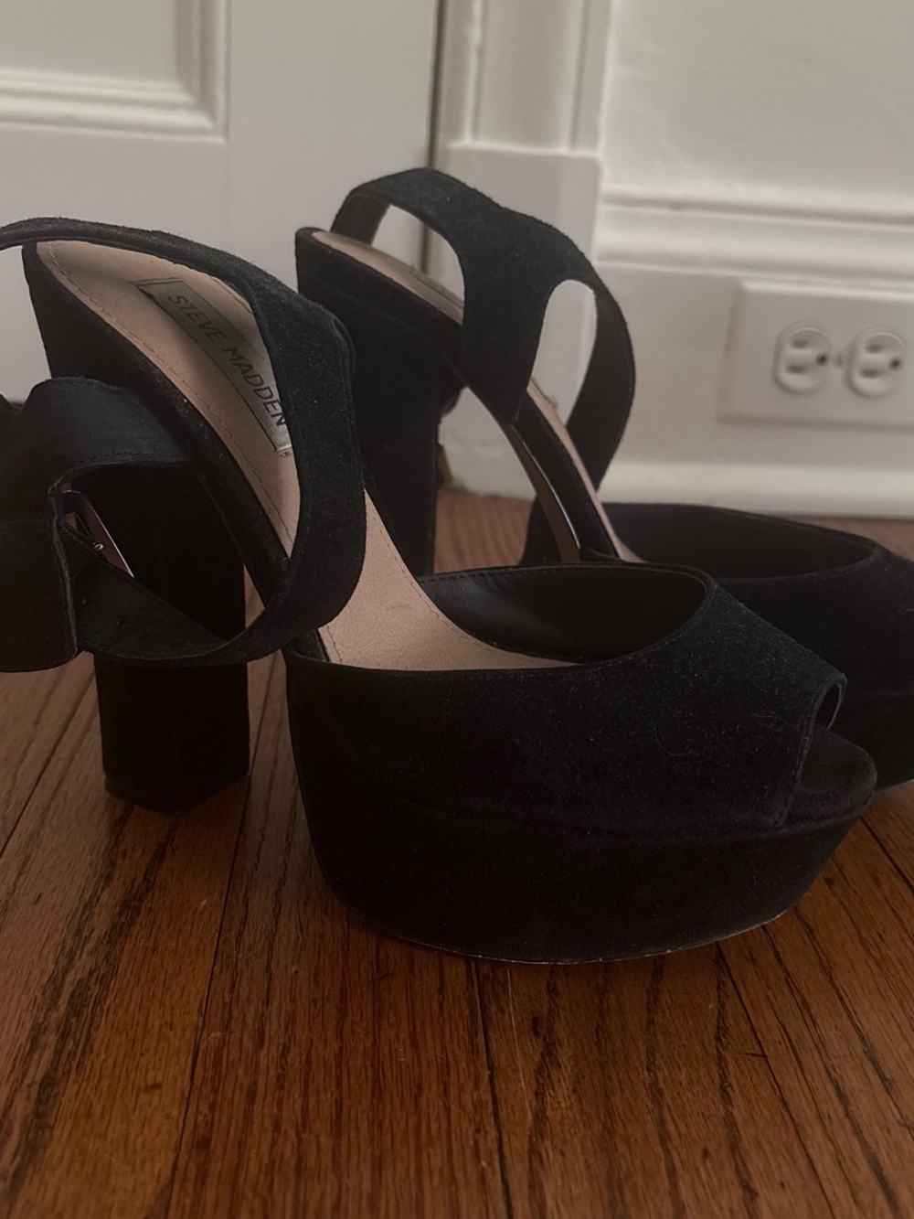 Steve Madden Black Suede Platform Heels - Picture 1 of 3